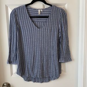 Treasure & Bond 3/4 sleeve v-neck blouse